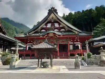 久遠寺の本殿・本堂