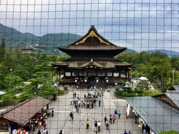 善光寺の本殿・本堂