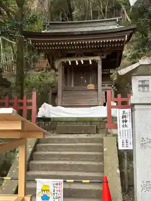 玉鉾神社の{uncategorized: "未分類", other: "その他", undefined: "問題あり", building: "その他建物", grave: "お墓", sacred_gate: "鳥居", guardian: "狛犬", statue: "像", buddha: "仏像", history: "歴史", nature: "自然", garden: "庭園", animal: "動物", pagoda: "塔", temizu: "手水舎", mountain_gate: "山門・神門", sanctuary: "本殿・本堂", subordinate: "末社・摂社", art: "芸術", scenery: "景色", jizo: "地蔵", ema: "絵馬", goshuin: "御朱印", omikuji: "おみくじ", items: "授与品その他", amulet: "お守り", goshuincho: "御朱印帳", eats: "食事", festival: "お祭り", votive_dance: "神楽", shichigosan: "七五三参", wedding: "結婚式", experience: "体験その他", initially: "初詣", around: "周辺", anti_infection: "感染症対策"}