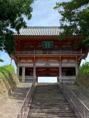 道成寺の山門