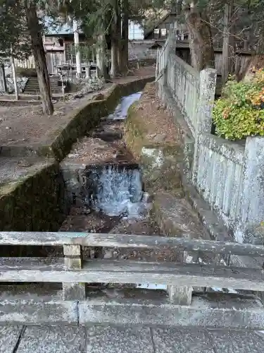 諏訪大社の{uncategorized: "未分類", other: "その他", undefined: "問題あり", building: "その他建物", grave: "お墓", sacred_gate: "鳥居", guardian: "狛犬", statue: "像", buddha: "仏像", history: "歴史", nature: "自然", garden: "庭園", animal: "動物", pagoda: "塔", temizu: "手水舎", mountain_gate: "山門・神門", sanctuary: "本殿・本堂", subordinate: "末社・摂社", art: "芸術", scenery: "景色", jizo: "地蔵", ema: "絵馬", goshuin: "御朱印", omikuji: "おみくじ", items: "授与品その他", amulet: "お守り", goshuincho: "御朱印帳", eats: "食事", festival: "お祭り", votive_dance: "神楽", shichigosan: "七五三参", wedding: "結婚式", experience: "体験その他", initially: "初詣", around: "周辺", anti_infection: "感染症対策"}