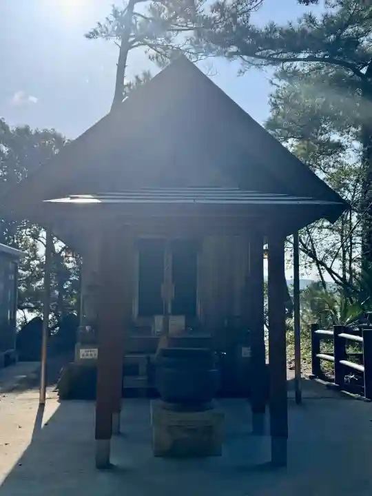龍神社の{uncategorized: "未分類", other: "その他", undefined: "問題あり", building: "その他建物", grave: "お墓", sacred_gate: "鳥居", guardian: "狛犬", statue: "像", buddha: "仏像", history: "歴史", nature: "自然", garden: "庭園", animal: "動物", pagoda: "塔", temizu: "手水舎", mountain_gate: "山門・神門", sanctuary: "本殿・本堂", subordinate: "末社・摂社", art: "芸術", scenery: "景色", jizo: "地蔵", ema: "絵馬", goshuin: "御朱印", omikuji: "おみくじ", items: "授与品その他", amulet: "お守り", goshuincho: "御朱印帳", eats: "食事", festival: "お祭り", votive_dance: "神楽", shichigosan: "七五三参", wedding: "結婚式", experience: "体験その他", initially: "初詣", around: "周辺", anti_infection: "感染症対策"}