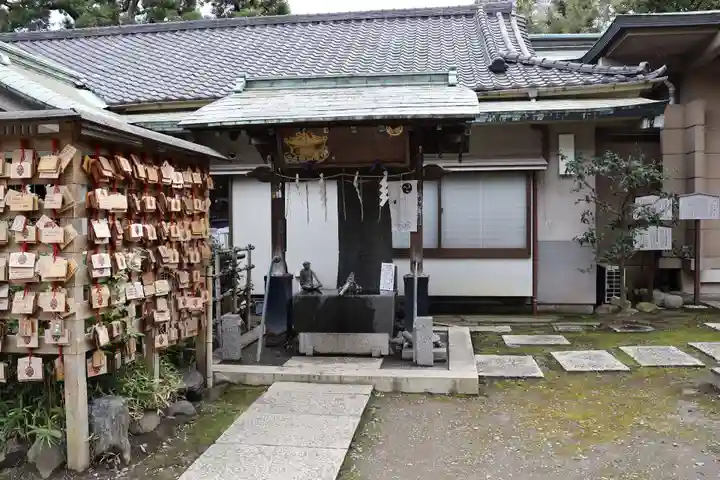 品川神社の手水舎
