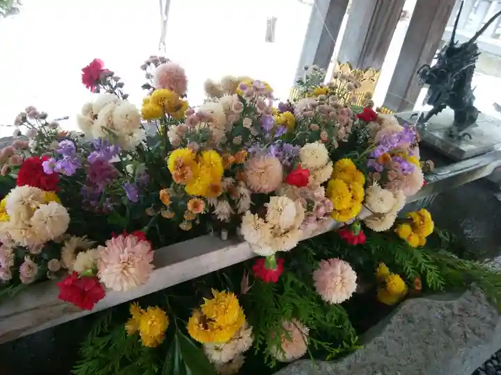 彌彦神社 (伊夜日子神社)の手水舎