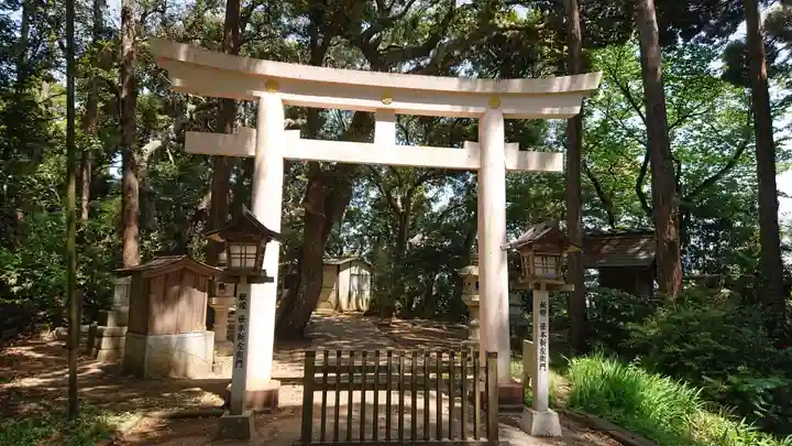 諏訪神社の鳥居