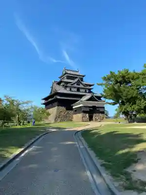 松江神社の{uncategorized: "未分類", other: "その他", undefined: "問題あり", building: "その他建物", grave: "お墓", sacred_gate: "鳥居", guardian: "狛犬", statue: "像", buddha: "仏像", history: "歴史", nature: "自然", garden: "庭園", animal: "動物", pagoda: "塔", temizu: "手水舎", mountain_gate: "山門・神門", sanctuary: "本殿・本堂", subordinate: "末社・摂社", art: "芸術", scenery: "景色", jizo: "地蔵", ema: "絵馬", goshuin: "御朱印", omikuji: "おみくじ", items: "授与品その他", amulet: "お守り", goshuincho: "御朱印帳", eats: "食事", festival: "お祭り", votive_dance: "神楽", shichigosan: "七五三参", wedding: "結婚式", experience: "体験その他", initially: "初詣", around: "周辺", anti_infection: "感染症対策"}