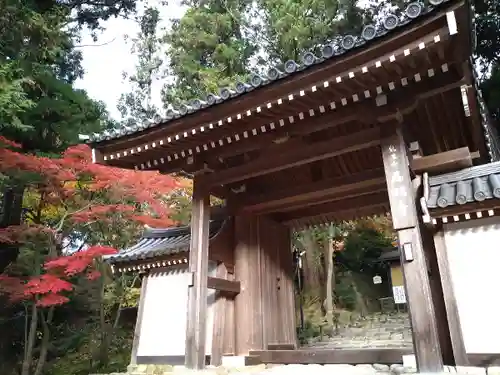 西明寺の山門