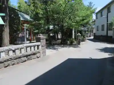 巨摩八幡宮の周辺