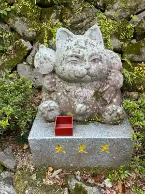 お松大権現の{uncategorized: "未分類", other: "その他", undefined: "問題あり", building: "その他建物", grave: "お墓", sacred_gate: "鳥居", guardian: "狛犬", statue: "像", buddha: "仏像", history: "歴史", nature: "自然", garden: "庭園", animal: "動物", pagoda: "塔", temizu: "手水舎", mountain_gate: "山門・神門", sanctuary: "本殿・本堂", subordinate: "末社・摂社", art: "芸術", scenery: "景色", jizo: "地蔵", ema: "絵馬", goshuin: "御朱印", omikuji: "おみくじ", items: "授与品その他", amulet: "お守り", goshuincho: "御朱印帳", eats: "食事", festival: "お祭り", votive_dance: "神楽", shichigosan: "七五三参", wedding: "結婚式", experience: "体験その他", initially: "初詣", around: "周辺", anti_infection: "感染症対策"}