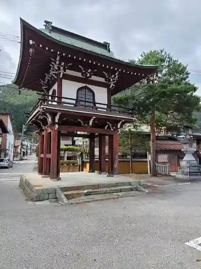 円城寺の山門