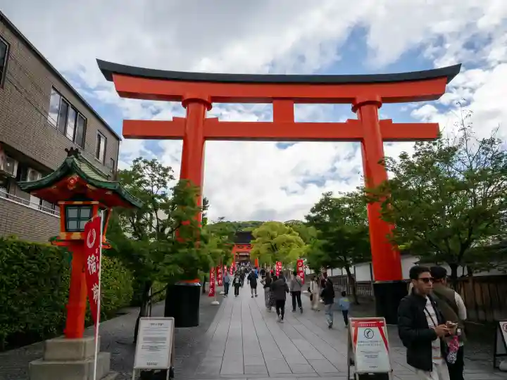 伏見稲荷大社の{uncategorized: "未分類", other: "その他", undefined: "問題あり", building: "その他建物", grave: "お墓", sacred_gate: "鳥居", guardian: "狛犬", statue: "像", buddha: "仏像", history: "歴史", nature: "自然", garden: "庭園", animal: "動物", pagoda: "塔", temizu: "手水舎", mountain_gate: "山門・神門", sanctuary: "本殿・本堂", subordinate: "末社・摂社", art: "芸術", scenery: "景色", jizo: "地蔵", ema: "絵馬", goshuin: "御朱印", omikuji: "おみくじ", items: "授与品その他", amulet: "お守り", goshuincho: "御朱印帳", eats: "食事", festival: "お祭り", votive_dance: "神楽", shichigosan: "七五三参", wedding: "結婚式", experience: "体験その他", initially: "初詣", around: "周辺", anti_infection: "感染症対策"}