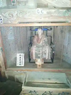 円通三匝堂(さざえ堂)の像