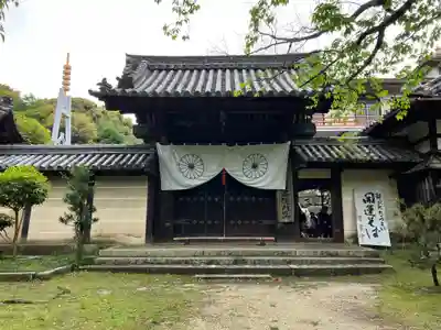 円満院門跡の山門・神門