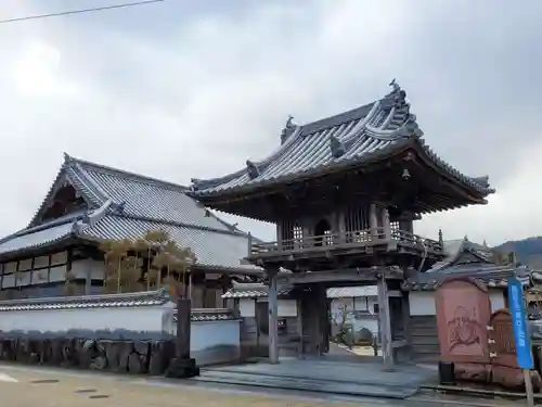 西楽寺の山門