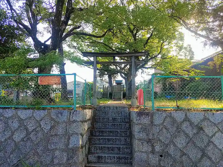 八幡社の鳥居
