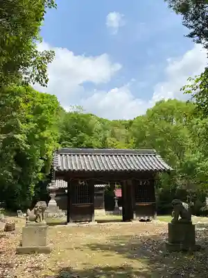瀧神社の山門・神門