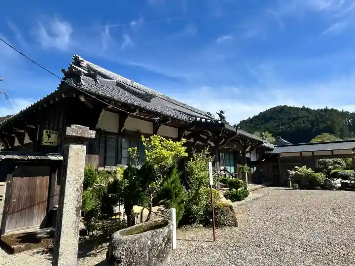 聖光寺の{uncategorized: "未分類", other: "その他", undefined: "問題あり", building: "その他建物", grave: "お墓", sacred_gate: "鳥居", guardian: "狛犬", statue: "像", buddha: "仏像", history: "歴史", nature: "自然", garden: "庭園", animal: "動物", pagoda: "塔", temizu: "手水舎", mountain_gate: "山門・神門", sanctuary: "本殿・本堂", subordinate: "末社・摂社", art: "芸術", scenery: "景色", jizo: "地蔵", ema: "絵馬", goshuin: "御朱印", omikuji: "おみくじ", items: "授与品その他", amulet: "お守り", goshuincho: "御朱印帳", eats: "食事", festival: "お祭り", votive_dance: "神楽", shichigosan: "七五三参", wedding: "結婚式", experience: "体験その他", initially: "初詣", around: "周辺", anti_infection: "感染症対策"}