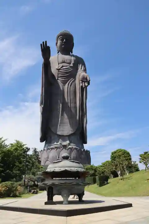 東本願寺本廟 牛久浄苑(牛久大仏)の仏像
