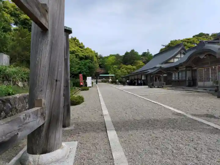 氣多大社の{uncategorized: "未分類", other: "その他", undefined: "問題あり", building: "その他建物", grave: "お墓", sacred_gate: "鳥居", guardian: "狛犬", statue: "像", buddha: "仏像", history: "歴史", nature: "自然", garden: "庭園", animal: "動物", pagoda: "塔", temizu: "手水舎", mountain_gate: "山門・神門", sanctuary: "本殿・本堂", subordinate: "末社・摂社", art: "芸術", scenery: "景色", jizo: "地蔵", ema: "絵馬", goshuin: "御朱印", omikuji: "おみくじ", items: "授与品その他", amulet: "お守り", goshuincho: "御朱印帳", eats: "食事", festival: "お祭り", votive_dance: "神楽", shichigosan: "七五三参", wedding: "結婚式", experience: "体験その他", initially: "初詣", around: "周辺", anti_infection: "感染症対策"}