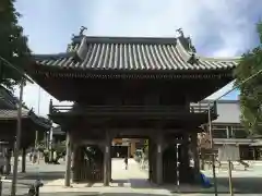 豊川閣　妙厳寺の山門