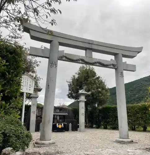 大斎原（熊野本宮大社旧社地）の{uncategorized: "未分類", other: "その他", undefined: "問題あり", building: "その他建物", grave: "お墓", sacred_gate: "鳥居", guardian: "狛犬", statue: "像", buddha: "仏像", history: "歴史", nature: "自然", garden: "庭園", animal: "動物", pagoda: "塔", temizu: "手水舎", mountain_gate: "山門・神門", sanctuary: "本殿・本堂", subordinate: "末社・摂社", art: "芸術", scenery: "景色", jizo: "地蔵", ema: "絵馬", goshuin: "御朱印", omikuji: "おみくじ", items: "授与品その他", amulet: "お守り", goshuincho: "御朱印帳", eats: "食事", festival: "お祭り", votive_dance: "神楽", shichigosan: "七五三参", wedding: "結婚式", experience: "体験その他", initially: "初詣", around: "周辺", anti_infection: "感染症対策"}