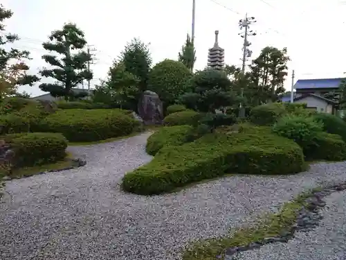 禅原寺の庭園