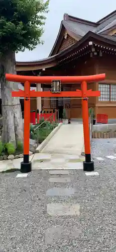 於菊稲荷神社の鳥居