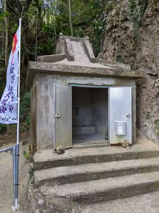 谷茶海神宮(沖縄県)