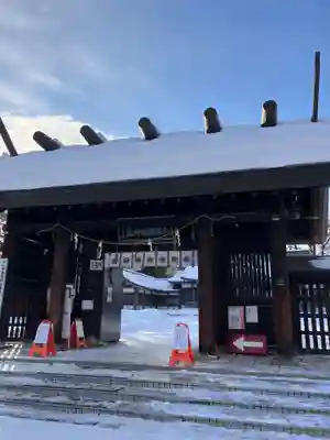 札幌護國神社の山門・神門