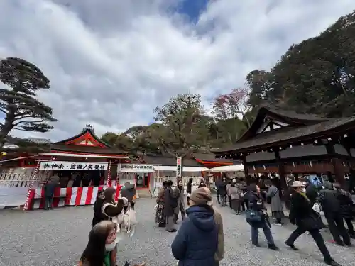吉田神社の{uncategorized: "未分類", other: "その他", undefined: "問題あり", building: "その他建物", grave: "お墓", sacred_gate: "鳥居", guardian: "狛犬", statue: "像", buddha: "仏像", history: "歴史", nature: "自然", garden: "庭園", animal: "動物", pagoda: "塔", temizu: "手水舎", mountain_gate: "山門・神門", sanctuary: "本殿・本堂", subordinate: "末社・摂社", art: "芸術", scenery: "景色", jizo: "地蔵", ema: "絵馬", goshuin: "御朱印", omikuji: "おみくじ", items: "授与品その他", amulet: "お守り", goshuincho: "御朱印帳", eats: "食事", festival: "お祭り", votive_dance: "神楽", shichigosan: "七五三参", wedding: "結婚式", experience: "体験その他", initially: "初詣", around: "周辺", anti_infection: "感染症対策"}