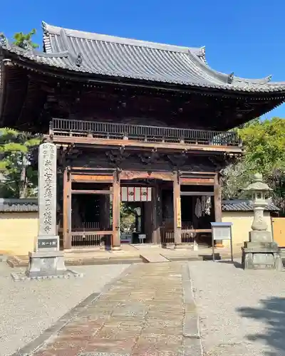 鶴林寺の山門