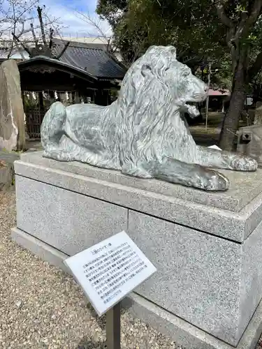 三囲神社の像