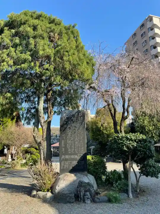 徳林寺の{uncategorized: "未分類", other: "その他", undefined: "問題あり", building: "その他建物", grave: "お墓", sacred_gate: "鳥居", guardian: "狛犬", statue: "像", buddha: "仏像", history: "歴史", nature: "自然", garden: "庭園", animal: "動物", pagoda: "塔", temizu: "手水舎", mountain_gate: "山門・神門", sanctuary: "本殿・本堂", subordinate: "末社・摂社", art: "芸術", scenery: "景色", jizo: "地蔵", ema: "絵馬", goshuin: "御朱印", omikuji: "おみくじ", items: "授与品その他", amulet: "お守り", goshuincho: "御朱印帳", eats: "食事", festival: "お祭り", votive_dance: "神楽", shichigosan: "七五三参", wedding: "結婚式", experience: "体験その他", initially: "初詣", around: "周辺", anti_infection: "感染症対策"}