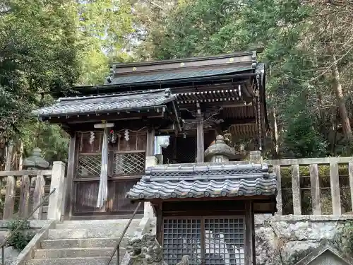 諏訪神社の{uncategorized: "未分類", other: "その他", undefined: "問題あり", building: "その他建物", grave: "お墓", sacred_gate: "鳥居", guardian: "狛犬", statue: "像", buddha: "仏像", history: "歴史", nature: "自然", garden: "庭園", animal: "動物", pagoda: "塔", temizu: "手水舎", mountain_gate: "山門・神門", sanctuary: "本殿・本堂", subordinate: "末社・摂社", art: "芸術", scenery: "景色", jizo: "地蔵", ema: "絵馬", goshuin: "御朱印", omikuji: "おみくじ", items: "授与品その他", amulet: "お守り", goshuincho: "御朱印帳", eats: "食事", festival: "お祭り", votive_dance: "神楽", shichigosan: "七五三参", wedding: "結婚式", experience: "体験その他", initially: "初詣", around: "周辺", anti_infection: "感染症対策"}