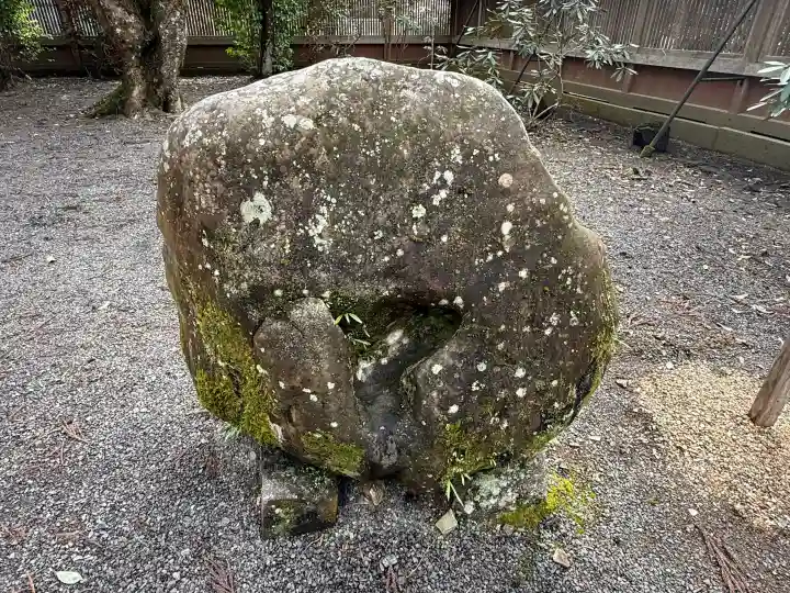 丹生川上神社(下社)の{uncategorized: "未分類", other: "その他", undefined: "問題あり", building: "その他建物", grave: "お墓", sacred_gate: "鳥居", guardian: "狛犬", statue: "像", buddha: "仏像", history: "歴史", nature: "自然", garden: "庭園", animal: "動物", pagoda: "塔", temizu: "手水舎", mountain_gate: "山門・神門", sanctuary: "本殿・本堂", subordinate: "末社・摂社", art: "芸術", scenery: "景色", jizo: "地蔵", ema: "絵馬", goshuin: "御朱印", omikuji: "おみくじ", items: "授与品その他", amulet: "お守り", goshuincho: "御朱印帳", eats: "食事", festival: "お祭り", votive_dance: "神楽", shichigosan: "七五三参", wedding: "結婚式", experience: "体験その他", initially: "初詣", around: "周辺", anti_infection: "感染症対策"}