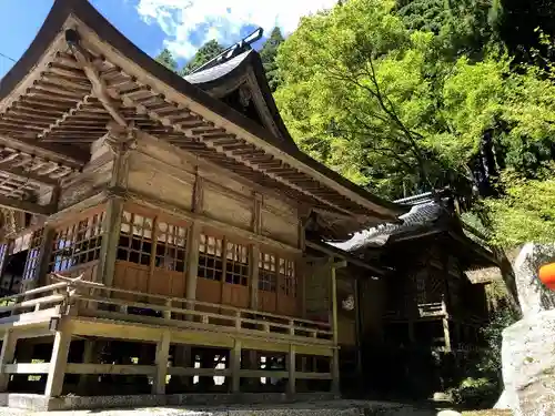 脊振神社の本殿