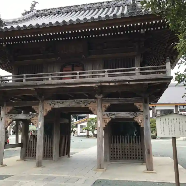 豊川閣 妙厳寺の山門・神門
