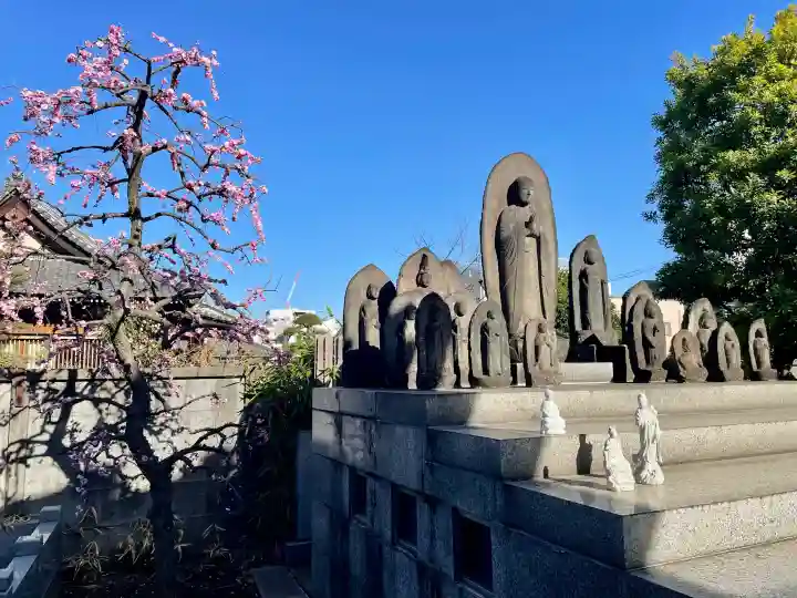 瑞泰寺の{uncategorized: "未分類", other: "その他", undefined: "問題あり", building: "その他建物", grave: "お墓", sacred_gate: "鳥居", guardian: "狛犬", statue: "像", buddha: "仏像", history: "歴史", nature: "自然", garden: "庭園", animal: "動物", pagoda: "塔", temizu: "手水舎", mountain_gate: "山門・神門", sanctuary: "本殿・本堂", subordinate: "末社・摂社", art: "芸術", scenery: "景色", jizo: "地蔵", ema: "絵馬", goshuin: "御朱印", omikuji: "おみくじ", items: "授与品その他", amulet: "お守り", goshuincho: "御朱印帳", eats: "食事", festival: "お祭り", votive_dance: "神楽", shichigosan: "七五三参", wedding: "結婚式", experience: "体験その他", initially: "初詣", around: "周辺", anti_infection: "感染症対策"}
