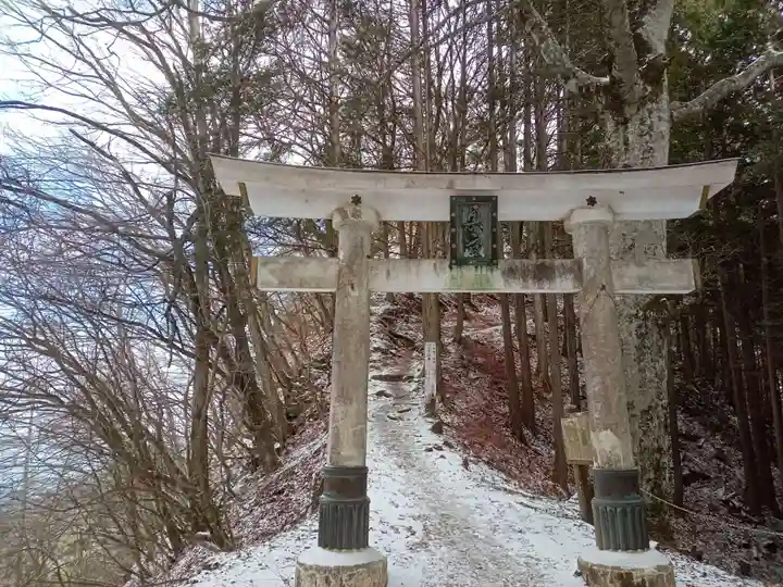 三峯神社奥宮の鳥居