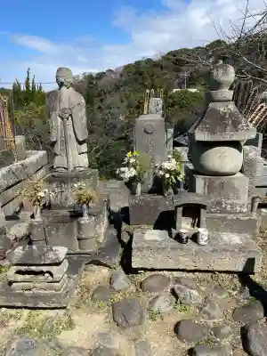 長勝寺の{uncategorized: "未分類", other: "その他", undefined: "問題あり", building: "その他建物", grave: "お墓", sacred_gate: "鳥居", guardian: "狛犬", statue: "像", buddha: "仏像", history: "歴史", nature: "自然", garden: "庭園", animal: "動物", pagoda: "塔", temizu: "手水舎", mountain_gate: "山門・神門", sanctuary: "本殿・本堂", subordinate: "末社・摂社", art: "芸術", scenery: "景色", jizo: "地蔵", ema: "絵馬", goshuin: "御朱印", omikuji: "おみくじ", items: "授与品その他", amulet: "お守り", goshuincho: "御朱印帳", eats: "食事", festival: "お祭り", votive_dance: "神楽", shichigosan: "七五三参", wedding: "結婚式", experience: "体験その他", initially: "初詣", around: "周辺", anti_infection: "感染症対策"}