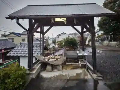 白山社の手水舎