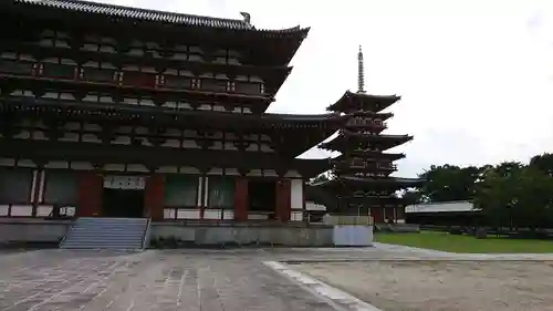 薬師寺の本殿・本堂