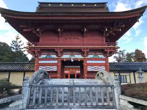 美濃國一宮　南宮大社の山門・神門