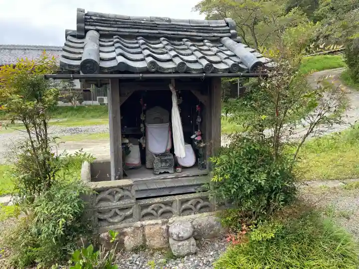 常光寺の{uncategorized: "未分類", other: "その他", undefined: "問題あり", building: "その他建物", grave: "お墓", sacred_gate: "鳥居", guardian: "狛犬", statue: "像", buddha: "仏像", history: "歴史", nature: "自然", garden: "庭園", animal: "動物", pagoda: "塔", temizu: "手水舎", mountain_gate: "山門・神門", sanctuary: "本殿・本堂", subordinate: "末社・摂社", art: "芸術", scenery: "景色", jizo: "地蔵", ema: "絵馬", goshuin: "御朱印", omikuji: "おみくじ", items: "授与品その他", amulet: "お守り", goshuincho: "御朱印帳", eats: "食事", festival: "お祭り", votive_dance: "神楽", shichigosan: "七五三参", wedding: "結婚式", experience: "体験その他", initially: "初詣", around: "周辺", anti_infection: "感染症対策"}