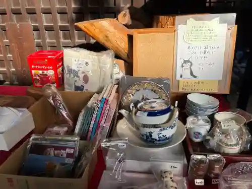 行願寺（革堂）の{uncategorized: "未分類", other: "その他", undefined: "問題あり", building: "その他建物", grave: "お墓", sacred_gate: "鳥居", guardian: "狛犬", statue: "像", buddha: "仏像", history: "歴史", nature: "自然", garden: "庭園", animal: "動物", pagoda: "塔", temizu: "手水舎", mountain_gate: "山門・神門", sanctuary: "本殿・本堂", subordinate: "末社・摂社", art: "芸術", scenery: "景色", jizo: "地蔵", ema: "絵馬", goshuin: "御朱印", omikuji: "おみくじ", items: "授与品その他", amulet: "お守り", goshuincho: "御朱印帳", eats: "食事", festival: "お祭り", votive_dance: "神楽", shichigosan: "七五三参", wedding: "結婚式", experience: "体験その他", initially: "初詣", around: "周辺", anti_infection: "感染症対策"}