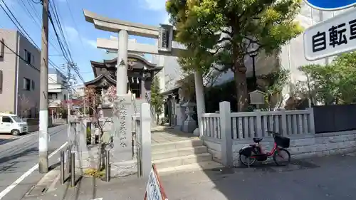 神楽坂若宮八幡神社の鳥居