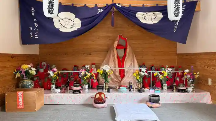 さつかり地蔵堂の{uncategorized: "未分類", other: "その他", undefined: "問題あり", building: "その他建物", grave: "お墓", sacred_gate: "鳥居", guardian: "狛犬", statue: "像", buddha: "仏像", history: "歴史", nature: "自然", garden: "庭園", animal: "動物", pagoda: "塔", temizu: "手水舎", mountain_gate: "山門・神門", sanctuary: "本殿・本堂", subordinate: "末社・摂社", art: "芸術", scenery: "景色", jizo: "地蔵", ema: "絵馬", goshuin: "御朱印", omikuji: "おみくじ", items: "授与品その他", amulet: "お守り", goshuincho: "御朱印帳", eats: "食事", festival: "お祭り", votive_dance: "神楽", shichigosan: "七五三参", wedding: "結婚式", experience: "体験その他", initially: "初詣", around: "周辺", anti_infection: "感染症対策"}