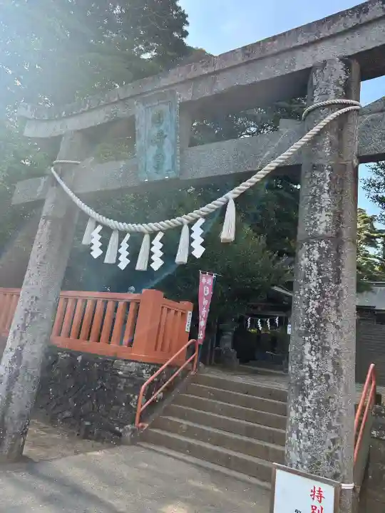 御崎神社の{uncategorized: "未分類", other: "その他", undefined: "問題あり", building: "その他建物", grave: "お墓", sacred_gate: "鳥居", guardian: "狛犬", statue: "像", buddha: "仏像", history: "歴史", nature: "自然", garden: "庭園", animal: "動物", pagoda: "塔", temizu: "手水舎", mountain_gate: "山門・神門", sanctuary: "本殿・本堂", subordinate: "末社・摂社", art: "芸術", scenery: "景色", jizo: "地蔵", ema: "絵馬", goshuin: "御朱印", omikuji: "おみくじ", items: "授与品その他", amulet: "お守り", goshuincho: "御朱印帳", eats: "食事", festival: "お祭り", votive_dance: "神楽", shichigosan: "七五三参", wedding: "結婚式", experience: "体験その他", initially: "初詣", around: "周辺", anti_infection: "感染症対策"}