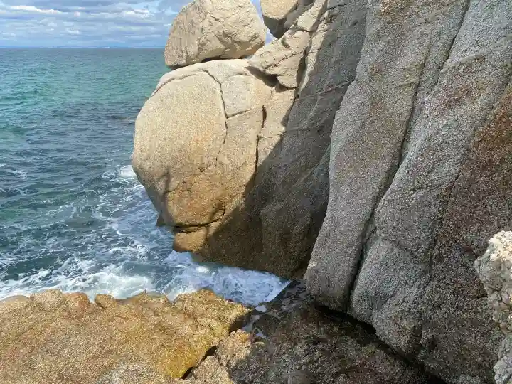 西濱神社の{uncategorized: "未分類", other: "その他", undefined: "問題あり", building: "その他建物", grave: "お墓", sacred_gate: "鳥居", guardian: "狛犬", statue: "像", buddha: "仏像", history: "歴史", nature: "自然", garden: "庭園", animal: "動物", pagoda: "塔", temizu: "手水舎", mountain_gate: "山門・神門", sanctuary: "本殿・本堂", subordinate: "末社・摂社", art: "芸術", scenery: "景色", jizo: "地蔵", ema: "絵馬", goshuin: "御朱印", omikuji: "おみくじ", items: "授与品その他", amulet: "お守り", goshuincho: "御朱印帳", eats: "食事", festival: "お祭り", votive_dance: "神楽", shichigosan: "七五三参", wedding: "結婚式", experience: "体験その他", initially: "初詣", around: "周辺", anti_infection: "感染症対策"}