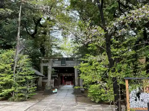 赤坂氷川神社の{uncategorized: "未分類", other: "その他", undefined: "問題あり", building: "その他建物", grave: "お墓", sacred_gate: "鳥居", guardian: "狛犬", statue: "像", buddha: "仏像", history: "歴史", nature: "自然", garden: "庭園", animal: "動物", pagoda: "塔", temizu: "手水舎", mountain_gate: "山門・神門", sanctuary: "本殿・本堂", subordinate: "末社・摂社", art: "芸術", scenery: "景色", jizo: "地蔵", ema: "絵馬", goshuin: "御朱印", omikuji: "おみくじ", items: "授与品その他", amulet: "お守り", goshuincho: "御朱印帳", eats: "食事", festival: "お祭り", votive_dance: "神楽", shichigosan: "七五三参", wedding: "結婚式", experience: "体験その他", initially: "初詣", around: "周辺", anti_infection: "感染症対策"}